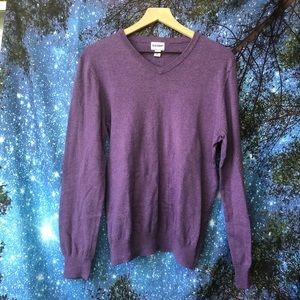 Men’s V-neck sweater
